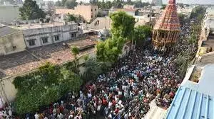 श्रीरंगम मंदिर में चिथिराई रथ का आगमन श्रीरंगम मंदिर में चिथिराई रथ का आगमन