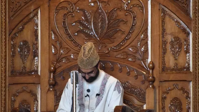Jammu: पहलगाम पीड़ितों के लिए जामिया मस्जिद में मौन रखा गया Jammu: पहलगाम पीड़ितों के लिए जामिया मस्जिद में मौन रखा गया