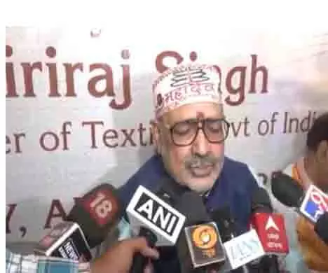 Giriraj Singh ने बढ़ते तनाव के बीच पाकिस्तान और बांग्लादेश पर निशाना साधते हुए कही ये बात Giriraj Singh ने बढ़ते तनाव के बीच पाकिस्तान और बांग्लादेश पर निशाना साधते हुए कही ये बात