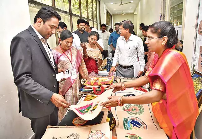 Andhra : उद्यमियों के साथ महिलाओं के लिए प्रशिक्षण Andhra : उद्यमियों के साथ महिलाओं के लिए प्रशिक्षण