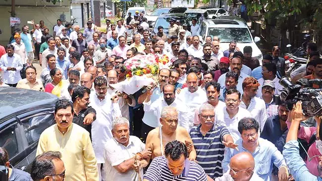 Visakhapatnam : सरकारी सम्मान के साथ चंद्रमौली का अंतिम संस्कार Visakhapatnam : सरकारी सम्मान के साथ चंद्रमौली का अंतिम संस्कार
