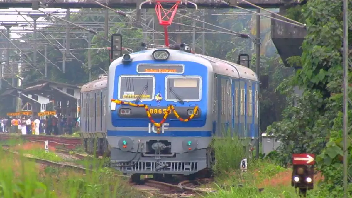Kerala : शनिवार को रेल सेवाएं बाधित रहेंगी कोल्लम-एर्नाकुलम मेमू रद्द Kerala : शनिवार को रेल सेवाएं बाधित रहेंगी कोल्लम-एर्नाकुलम मेमू रद्द