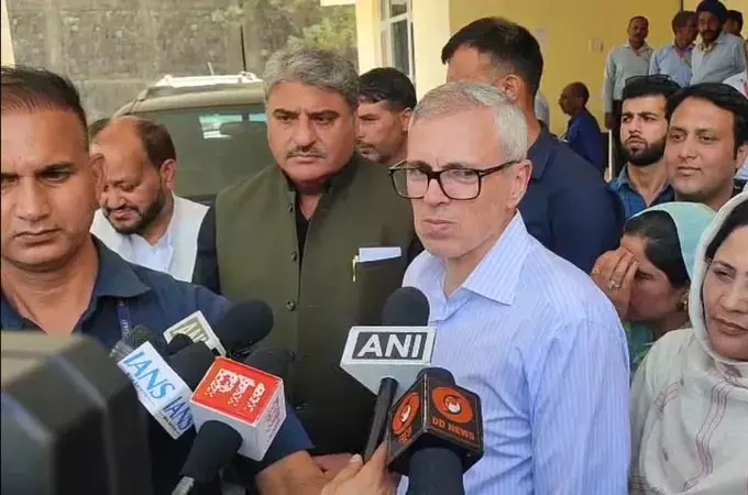 पहलगाम आतंकी हमले को सांप्रदायिक रंग देने वालों को आदिल का बलिदान याद रखना चाहिए: CM Omar पहलगाम आतंकी हमले को सांप्रदायिक रंग देने वालों को आदिल का बलिदान याद रखना चाहिए: CM Omar