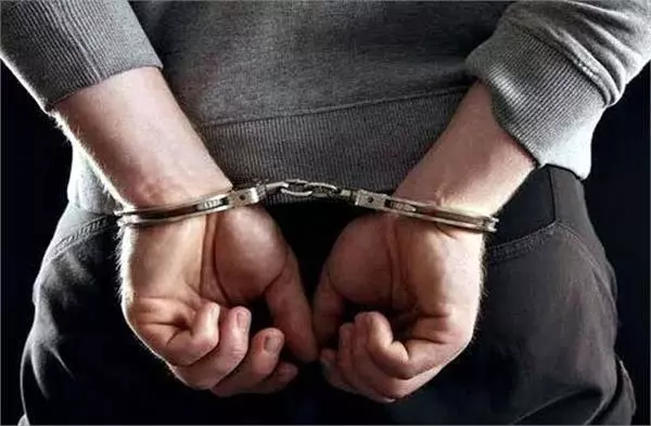 Balaghat में शादी से लौटती लड़कियों से दरिंदगी, 7 आरोपी गिरफ्तार Balaghat में शादी से लौटती लड़कियों से दरिंदगी, 7 आरोपी गिरफ्तार