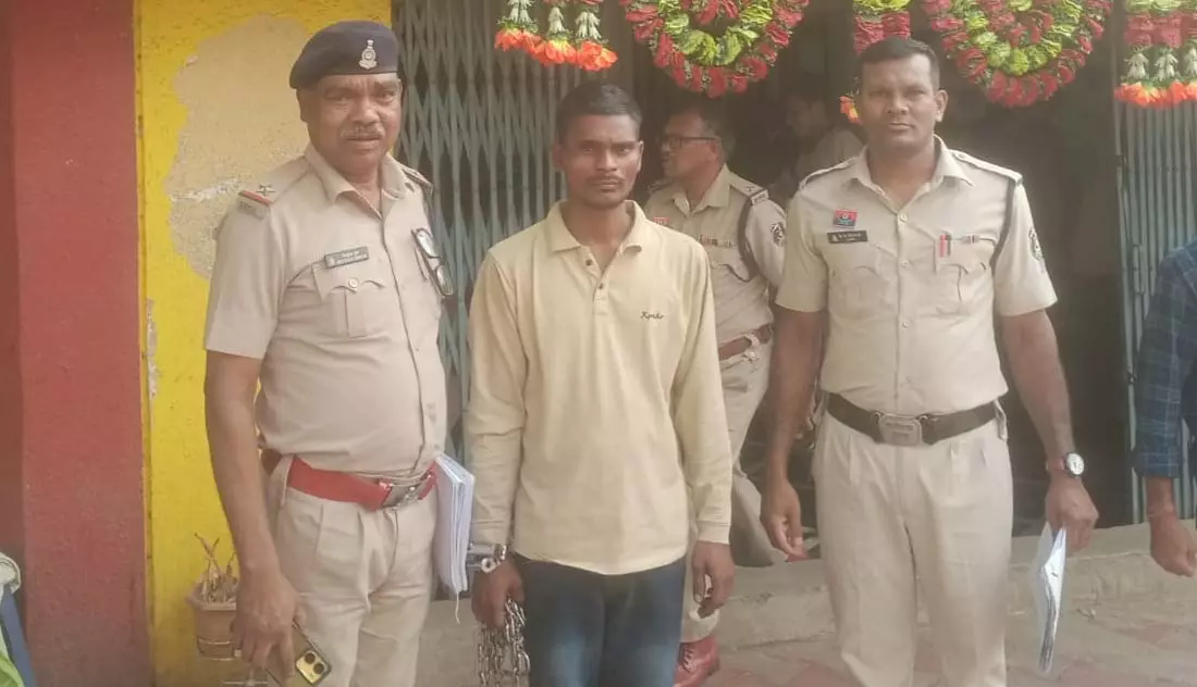 चिकन सेंटर के कर्मचारी की हत्या, आरोपी युवक गिरफ्तार चिकन सेंटर के कर्मचारी की हत्या, आरोपी युवक गिरफ्तार