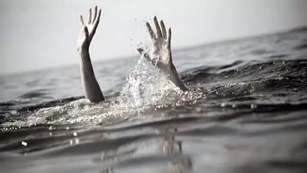 MP के सतना में अमुआ बांध में 3 आदिवासी बच्चे डूबे MP के सतना में अमुआ बांध में 3 आदिवासी बच्चे डूबे