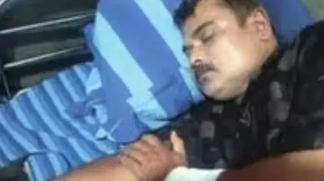 Kerala: मानसिक प्रताड़ना से टूटे छात्रा के पिता, कालीकट विश्वविद्यालय में आत्महत्या का प्रयास Kerala: मानसिक प्रताड़ना से टूटे छात्रा के पिता, कालीकट विश्वविद्यालय में आत्महत्या का प्रयास