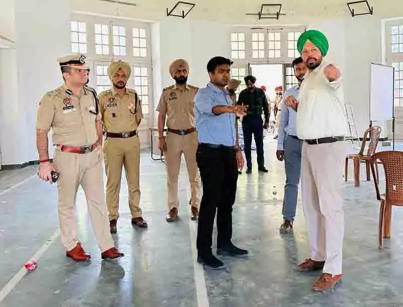 Ludhiana: उपचुनाव से पहले शीर्ष अधिकारियों ने प्रस्तावित स्ट्रांगरूम का निरीक्षण किया Ludhiana: उपचुनाव से पहले शीर्ष अधिकारियों ने प्रस्तावित स्ट्रांगरूम का निरीक्षण किया