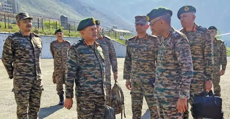 सेना प्रमुख ने Srinagar में सुरक्षा स्थिति की समीक्षा की सेना प्रमुख ने Srinagar में सुरक्षा स्थिति की समीक्षा की