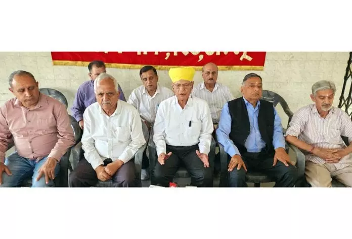 Jammu: ब्राह्मण सभा ने भगवान परशुराम शोभा यात्रा रद्द कर दी Jammu: ब्राह्मण सभा ने भगवान परशुराम शोभा यात्रा रद्द कर दी
