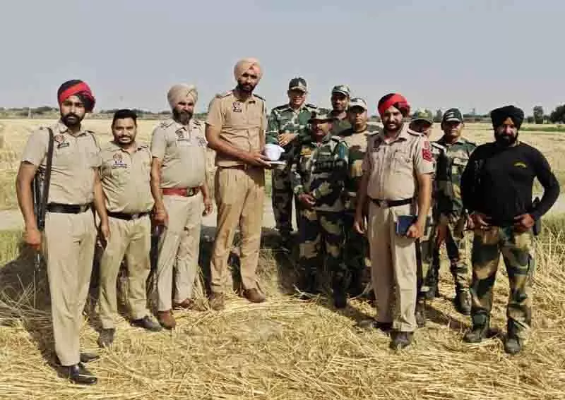 Amritsar district के सीमावर्ती गांव से हेरोइन बरामद Amritsar district के सीमावर्ती गांव से हेरोइन बरामद