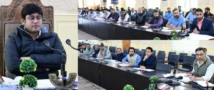 DC गांदरबल ने राजस्व विभाग के कामकाज की समीक्षा की DC गांदरबल ने राजस्व विभाग के कामकाज की समीक्षा की
