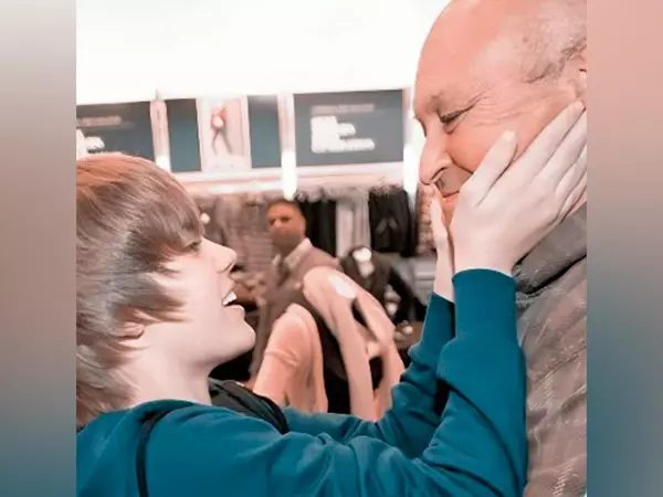Justin Bieber ने अपने दादा के निधन पर जताया शोक Justin Bieber ने अपने दादा के निधन पर जताया शोक