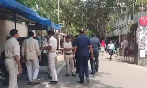 सिविल कोर्ट की बम निरोधक दस्ते ने की जांच, मिली है ब्लास्ट की धमकी सिविल कोर्ट की बम निरोधक दस्ते ने की जांच, मिली है ब्लास्ट की धमकी