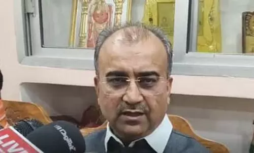 कांग्रेस और महागठबंधन तेजस्वी यादव को मुख्यमंत्री का चेहरा मानने को तैयार नहीं: मंगल पांडेय कांग्रेस और महागठबंधन तेजस्वी यादव को मुख्यमंत्री का चेहरा मानने को तैयार नहीं: मंगल पांडेय