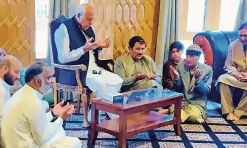 Srinagar,  डॉ. फारूक ने शाहीन परिवार के प्रति संवेदना जताई