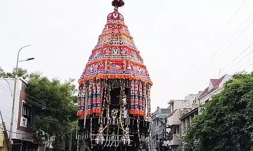 श्रीरंगम अरंगनाथ स्वामी मंदिर चिथिराई रथ परेड एक भव्य दृश्य श्रीरंगम अरंगनाथ स्वामी मंदिर चिथिराई रथ परेड एक भव्य दृश्य