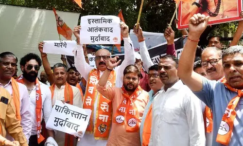 ग्रामीणों ने कैंडल मार्च निकाल सख्त कार्रवाई की मांग की