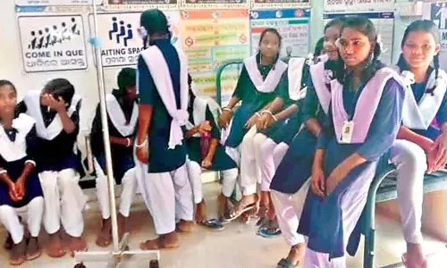 सरकारी स्वास्थ्य केंद्र में चिकित्सा सेवा नहीं मिलने से लोगों को परेशानियों का सामना करना पड़ रहा