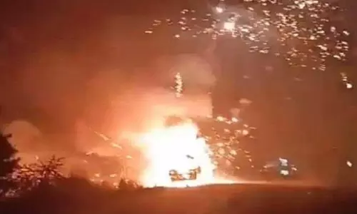 Haryana : बजरी से भरे ट्रक में लगी आग, जिंदा जला ड्राइवर Haryana : बजरी से भरे ट्रक में लगी आग, जिंदा जला ड्राइवर