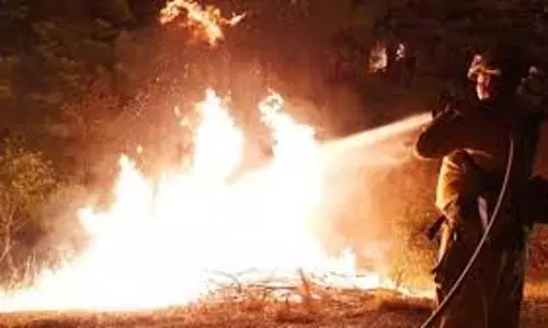 Saharanpur में पटाखा फैक्ट्री में जोरदार धमाका, कई लोग झुलसे Saharanpur में पटाखा फैक्ट्री में जोरदार धमाका, कई लोग झुलसे