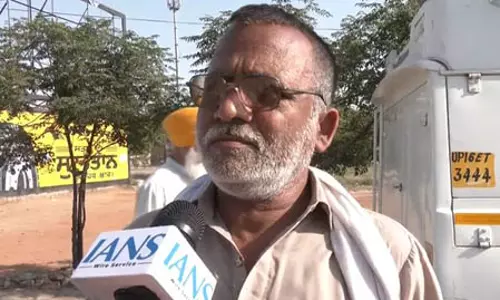 सरकारी आदेश के बाद भारत छोड़ रहे पाकिस्तानी नागरिक