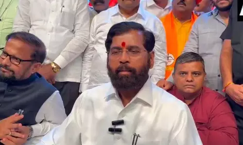 महाराष्ट्र के Deputy CM ने मिल मजदूरों को मुंबई और MMR में आवास का आश्वासन दिया महाराष्ट्र के Deputy CM ने मिल मजदूरों को मुंबई और MMR में आवास का आश्वासन दिया