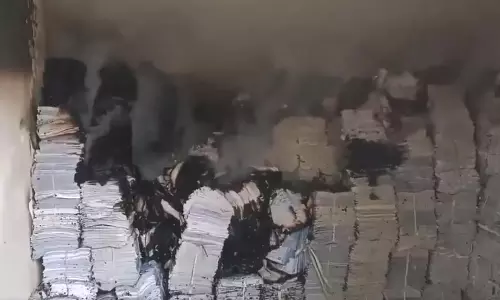 Telangana: सातवाहन विश्वविद्यालय के छात्र अभिलेखों वाले स्टोर रूम को नष्ट कर दिया गया