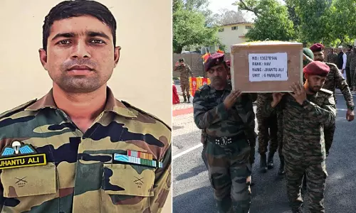 Kolkata: बंगाल में गमगीन माहौल, शहीद झंटू अली शेख को अंतिम विदाई की तैयारी Kolkata: बंगाल में गमगीन माहौल, शहीद झंटू अली शेख को अंतिम विदाई की तैयारी