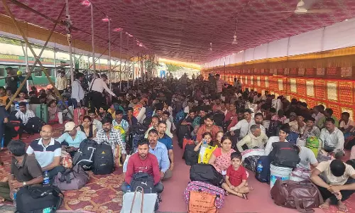 गर्मियों में भीड़ को नियंत्रित करने के लिए Pune रेलवे स्टेशन पर होल्डिंग एरिया स्थापित किया गया