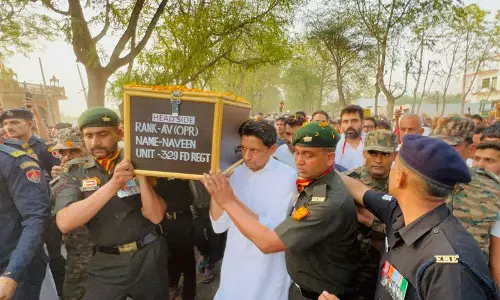 Haryana : अग्निवीर का झज्जर गांव में सैन्य सम्मान के साथ अंतिम संस्कार किया गया Haryana : अग्निवीर का झज्जर गांव में सैन्य सम्मान के साथ अंतिम संस्कार किया गया