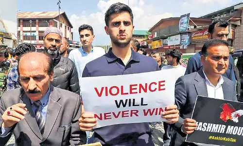 ईरान ने भारत-पाकिस्तान से तनाव कम करने के लिए संपर्क किया ईरान ने भारत-पाकिस्तान से तनाव कम करने के लिए संपर्क किया