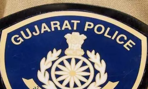 Gujarat में अवैध प्रवासियों पर शिकंजा, पुलिस ने पकड़े 450 संदिग्ध