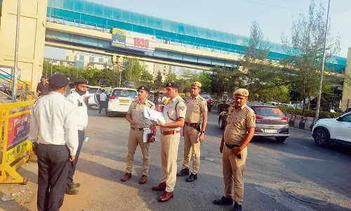 Gurugram में औचक निरीक्षण के दौरान 2 ट्रैफिक पुलिसकर्मी लापरवाही के दोषी पाए गए