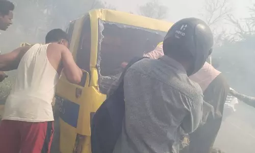 Fatehabad में ट्रक ने स्कूल वैन को टक्कर मारी, तीन बच्चे और ड्राइवर घायल