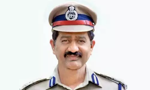 पूर्व SIB प्रमुख ने खुद को फंसाने की कोशिश देखी पूर्व SIB प्रमुख ने खुद को फंसाने की कोशिश देखी