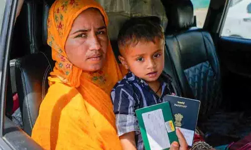 Punjab: पारगमन प्रतिबंध के कारण सीमा पार विवाहित महिलाएं फंसी Punjab: पारगमन प्रतिबंध के कारण सीमा पार विवाहित महिलाएं फंसी