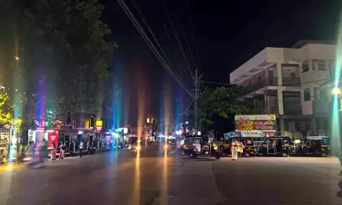 Kerala : बालुस्सेरी कस्बे में स्ट्रीट लाइटों की कमी Kerala : बालुस्सेरी कस्बे में स्ट्रीट लाइटों की कमी