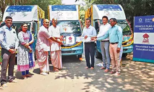 HUDCO और फ्रैंकलिन टेम्पलटन ने अक्षय पात्र के साथ साझेदारी की, 88 लाख रुपये के इलेक्ट्रिक वाहन