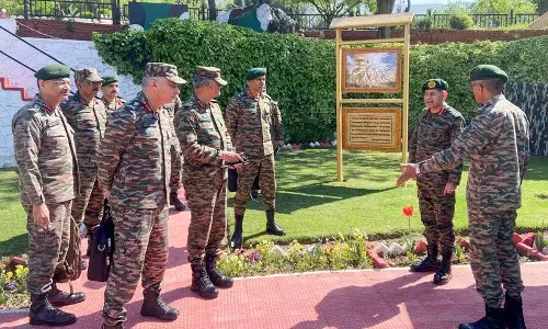 सेना प्रमुख Srinagar पहुंचे, सिन्हा और शीर्ष अधिकारियों के साथ सुरक्षा की समीक्षा की