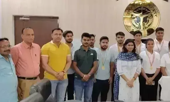 Banda: जिले में शूटिंग चैम्पियनों का सम्मान समारोह, प्रतिभाओं को मिला प्रोत्साहन