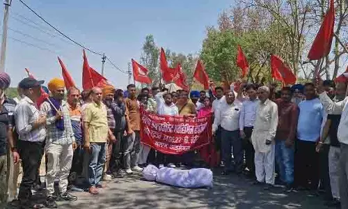 Jalandhar: सरकार का पुतला जलाया गया