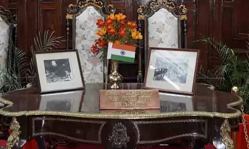 Raj Bhavan की उस मेज से पाकिस्तानी झंडा हटा दिया जिस पर शिमला समझौते पर हस्ताक्षर हुए