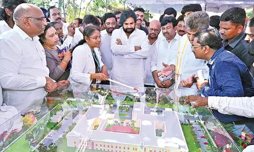 गठबंधन के सभी नेता पूरे मनोयोग से काम कर रहे है : Pawan Kalyan गठबंधन के सभी नेता पूरे मनोयोग से काम कर रहे है : Pawan Kalyan