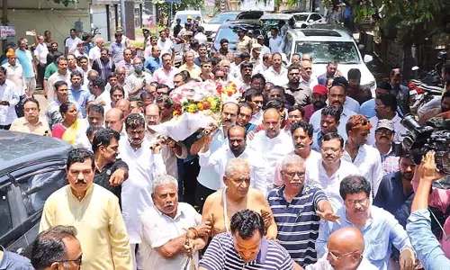 Visakhapatnam : सरकारी सम्मान के साथ चंद्रमौली का अंतिम संस्कार