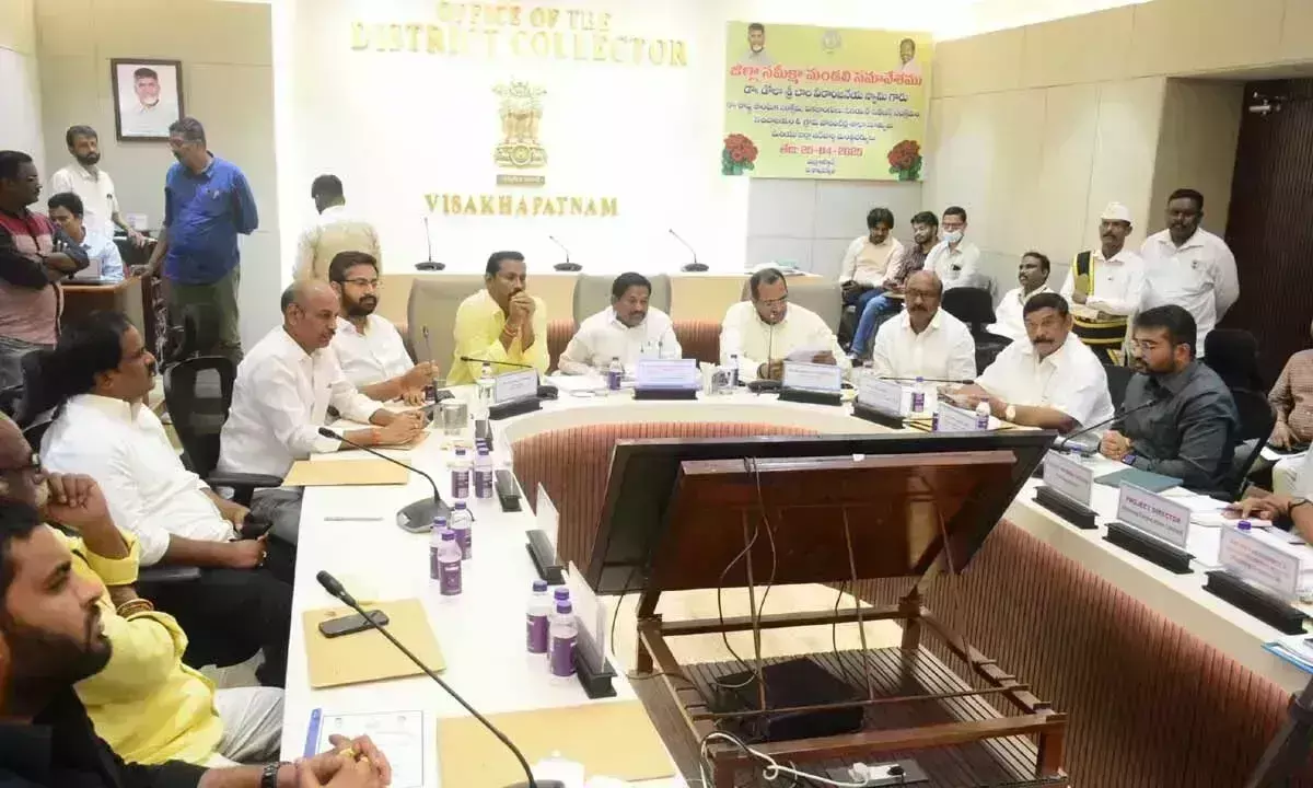 Andhra: अधिकारियों को विजाग को सभी मोर्चों पर विकसित करने का निर्देश दिया गया