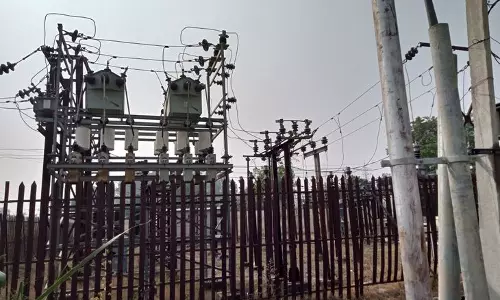Ayodhya: विद्युत कटौती ने बढ़ाई अयोध्या वासियों की मुसीबतें, मसौधा और पूराबाजार में हालात खराब Ayodhya: विद्युत कटौती ने बढ़ाई अयोध्या वासियों की मुसीबतें, मसौधा और पूराबाजार में हालात खराब