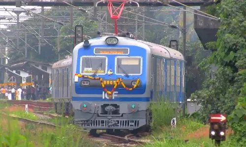 Kerala : शनिवार को रेल सेवाएं बाधित रहेंगी कोल्लम-एर्नाकुलम मेमू रद्द Kerala : शनिवार को रेल सेवाएं बाधित रहेंगी कोल्लम-एर्नाकुलम मेमू रद्द