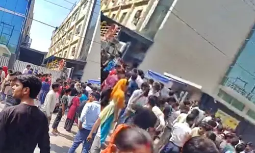 कंपनी में स्टीम बॉयलर फटने से 20 कर्मचारी घायल, टूट गए इमारत में लगे शीशे कंपनी में स्टीम बॉयलर फटने से 20 कर्मचारी घायल, टूट गए इमारत में लगे शीशे