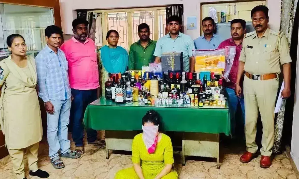 Andhra: महिला गिरफ्तार, अवैध शराब का स्टॉक जब्त
